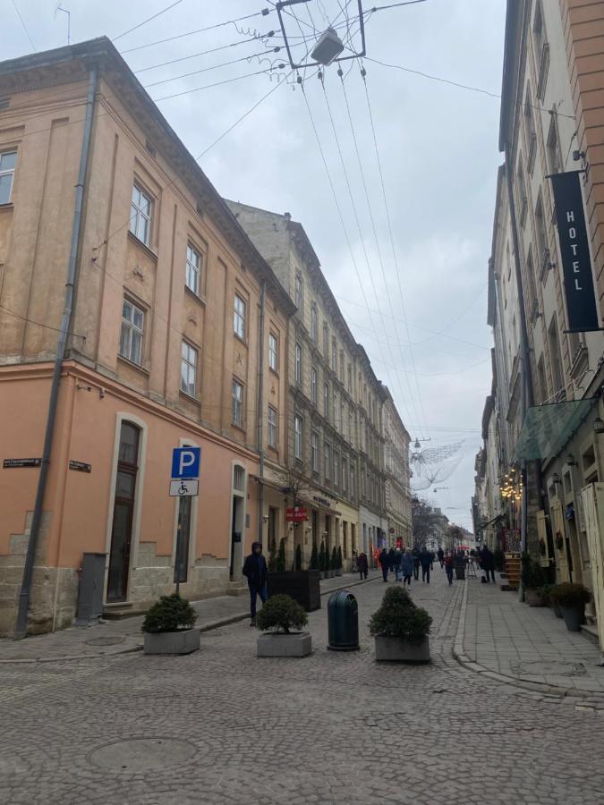 Apartamento 1 Minute To Rynok Square Leópolis Exterior foto