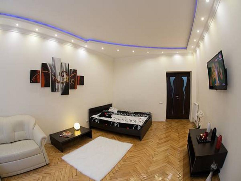 Apartamento 1 Minute To Rynok Square Leópolis Habitación foto